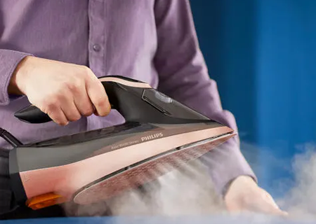 Hơi phun mạnh gi&uacute;p l&agrave;m phẳng tối ưu c&aacute;c nếp nhăn