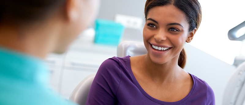 Tẩy trắng răng tại ph&ograve;ng kh&aacute;m