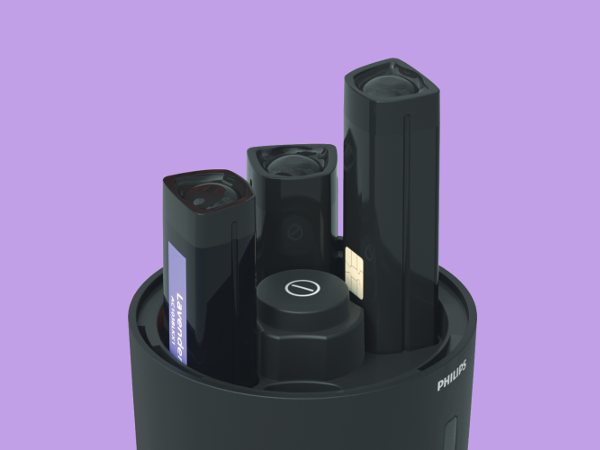 Người phụ nữ ở ngo&agrave;i trời, tận hưởng sự thoải m&aacute;i của tai nghe Philips Fidelio