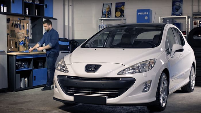 C&aacute;ch thay b&oacute;ng đ&egrave;n pha tr&ecirc;n Peugeot 308